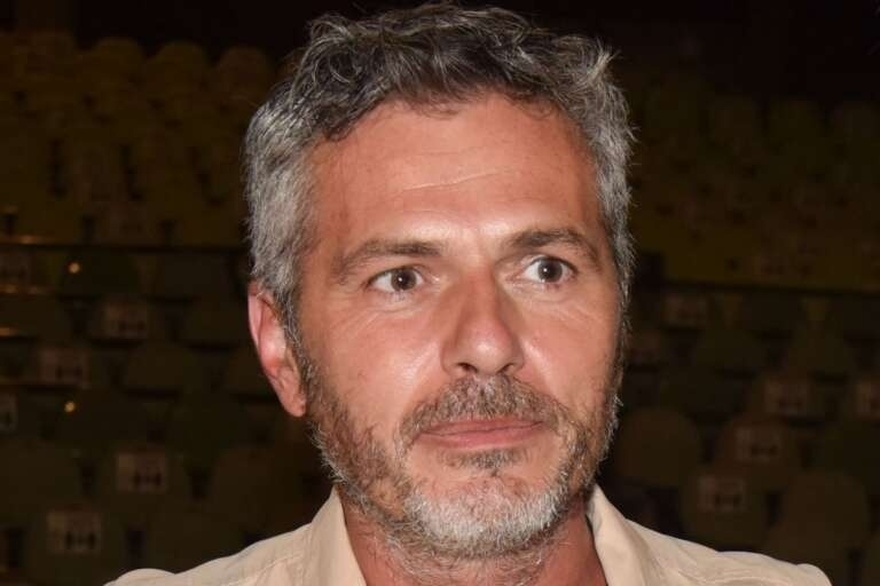 Μάριος Αθανασίου: Η μητέρα κομμώτρια, η σχέση με τη Σολωμού, τα παιδιά του και η υποψηφιότητα στις εκλογές