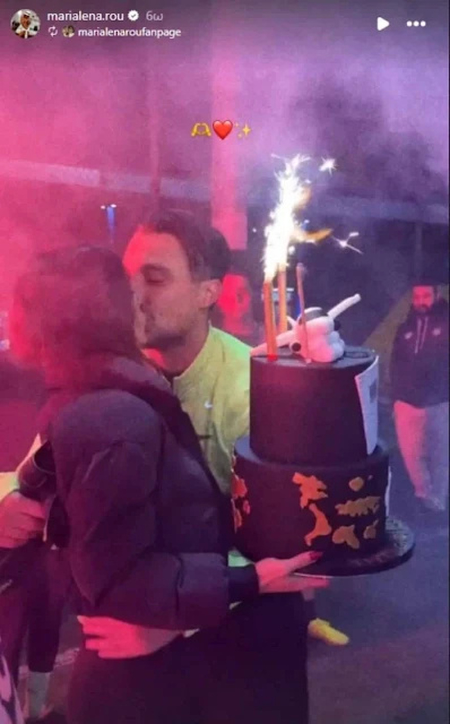 Πετάει στα σύννεφα ο Σάκης Κατσούλης: Η έκπληξη της Μαριαλένας Ρουμελιώτη μετά από 6 χρόνια σχέσης στα γενέθλια του