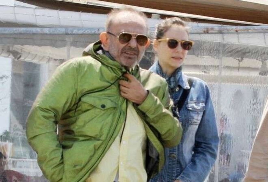 Σάκης Μπουλάς: Οι δύο γάμοι, τα δύο διαζύγια, η ασθένεια που τον λύγισε και ο λόγος που σταμάτησε τις δημόσιες εμφανίσεις