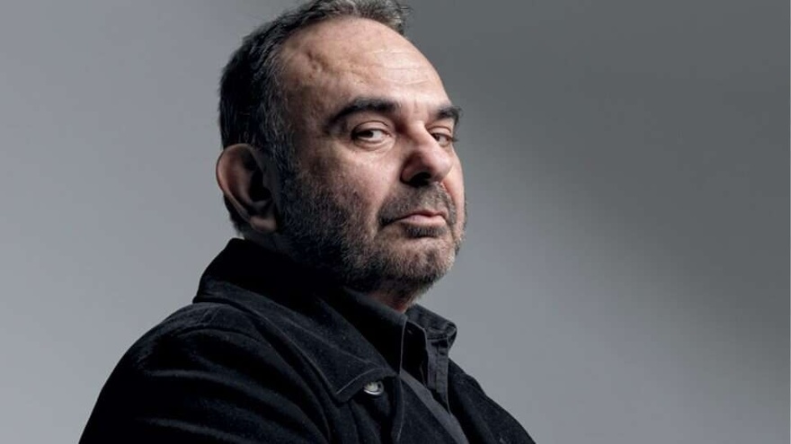 Σάκης Μπουλάς: Οι δύο γάμοι, τα δύο διαζύγια, η ασθένεια που τον λύγισε και ο λόγος που σταμάτησε τις δημόσιες εμφανίσεις