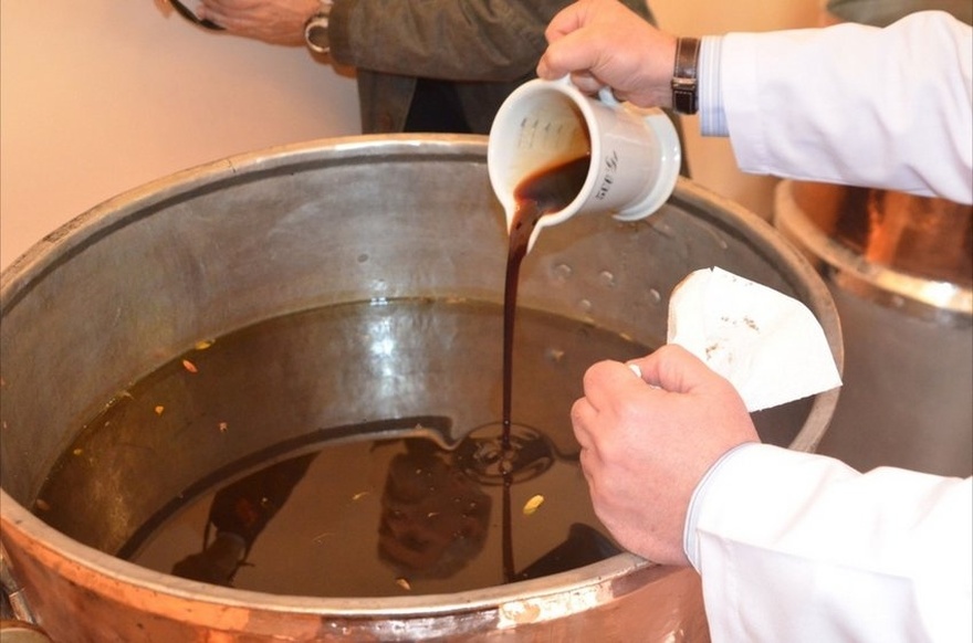 Άγιο Μύρο: Παρασκευάζεται κάθε 10 χρόνια και απαιτεί 57 σπάνια υλικά