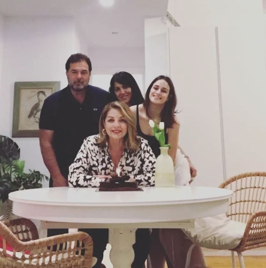 Θα μπορούσε να ήταν κόρη του: Τόσα χρόνια περνούσε ο Τόλης την Γκερέκου, μαθεύτηκε 1η φορά η τεράστια διαφορά ηλικίας