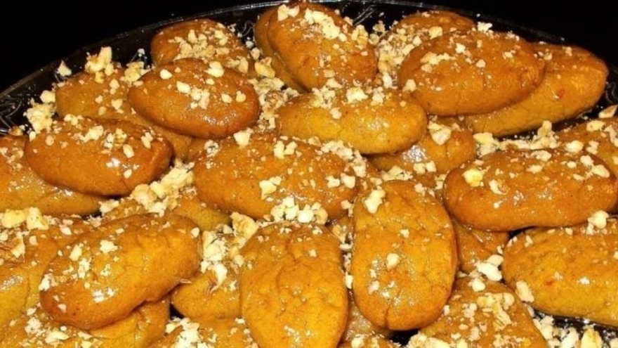 Η συνταγή της αείμνηστης Βέφας Αλεξιάδου: Τα 8 μυστικά για τα πιο τέλεια μελομακάρονα