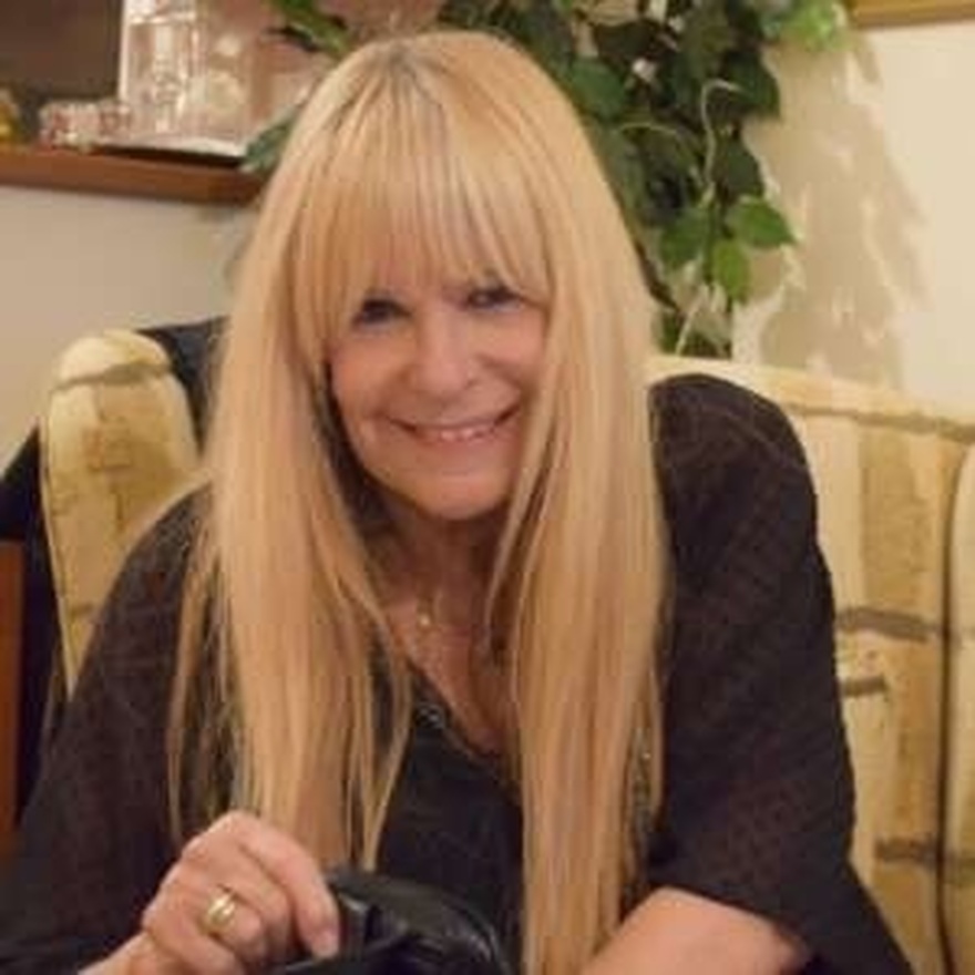 Χλόη Λιάσκου: Η ζωή της ενζενί ξανθιάς του ελληνικού κινηματογράφου σήμερα και η απώλεια του πατέρα που δεν ξεπέρασε ποτέ