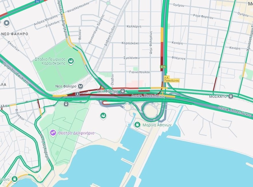 Σύγκρουση αυτοκινήτου με συρμό του Τραμ στον Πειραιά