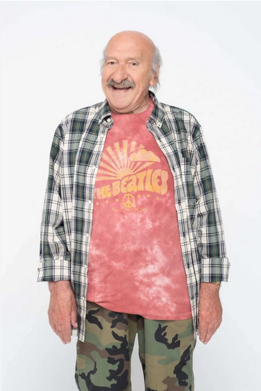 Βασίλης Κολοβός: Ο παππούς του σήριαλ “Ποιος Παπαδόπουλος”, οι πολιτικές απόψεις, τα φτωχικά παιδικά χρόνια και η αγάπη για τη συγγραφή