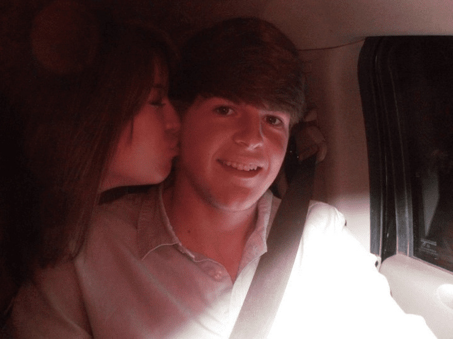 Πριν γνωρίσει τον Στέφανο και ερωτευτούν: Αγνώριστος ο 20χρονος Tyler, με παραπάνω κιλά, σε σχέση και τα φιλιά με… κοπέλα