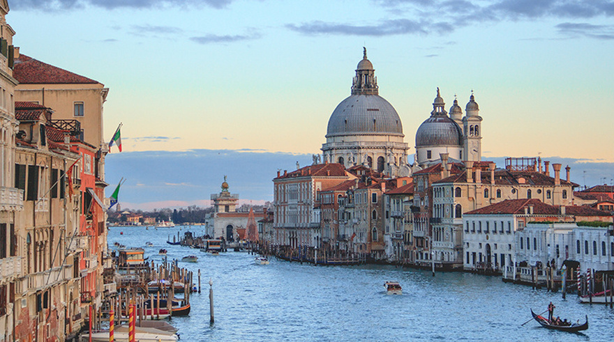 10 όμορφες μικρές πόλεις στην Ιταλία που δεν έχετε σκεφτεί ποτέ να επισκεφτείτε