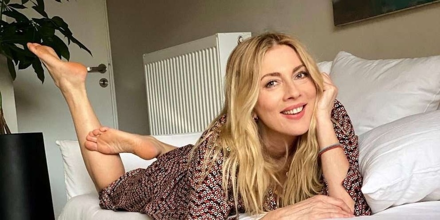 Σμαράγδα Καρύδη: Η σχέση ζωής με τον Αθερίδη, ο ρόλος της Ντάλιας και οι σκέψεις για τον γάμο και τα παιδιά