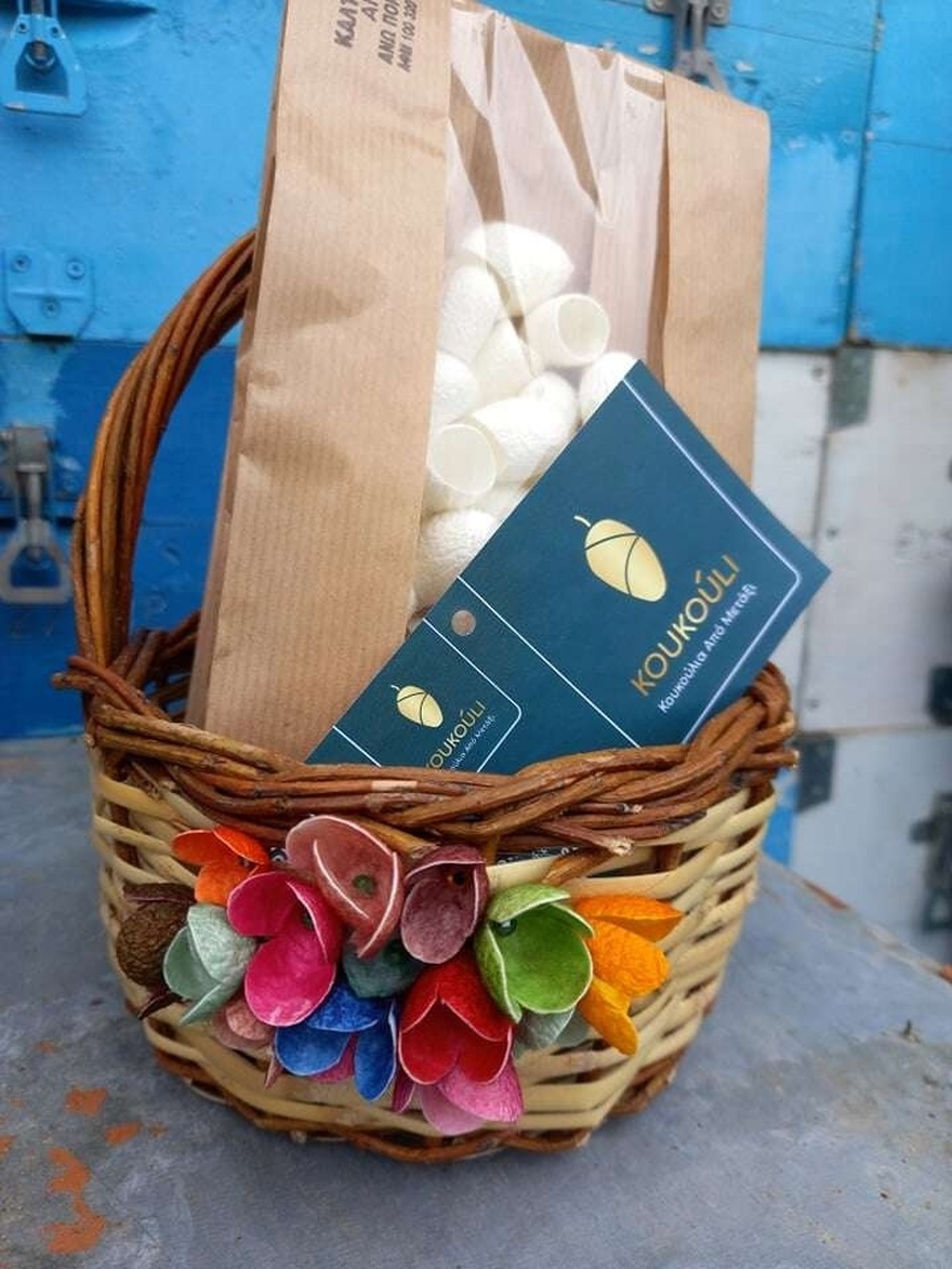 Επαγγέλματα ξεχασμένα: Η 40χρονη από τις Σέρρες που επανέφερε την εκτροφή μεταξοσκώληκα