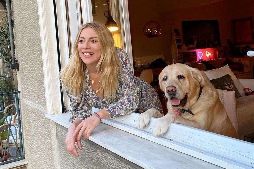 Σμαράγδα Καρύδη: Η σχέση ζωής με τον Αθερίδη, ο ρόλος της Ντάλιας και οι σκέψεις για τον γάμο και τα παιδιά