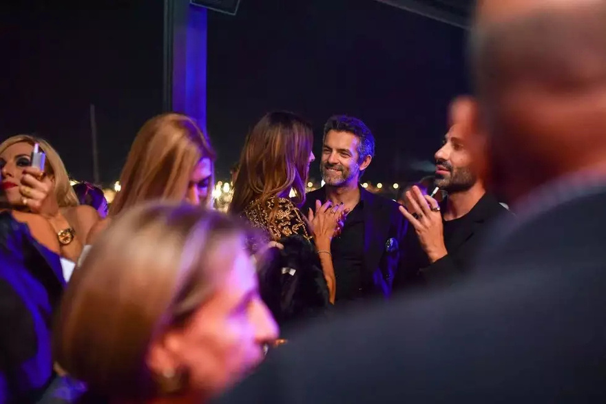 Κουκλάρα, παρουσιάστρια, επιχειρηματίας, μητέρα 2 παιδιών: Ο Μιχόπουλος βρήκε… την καλύτερη μετά το διαζύγιο με την Αθηνά