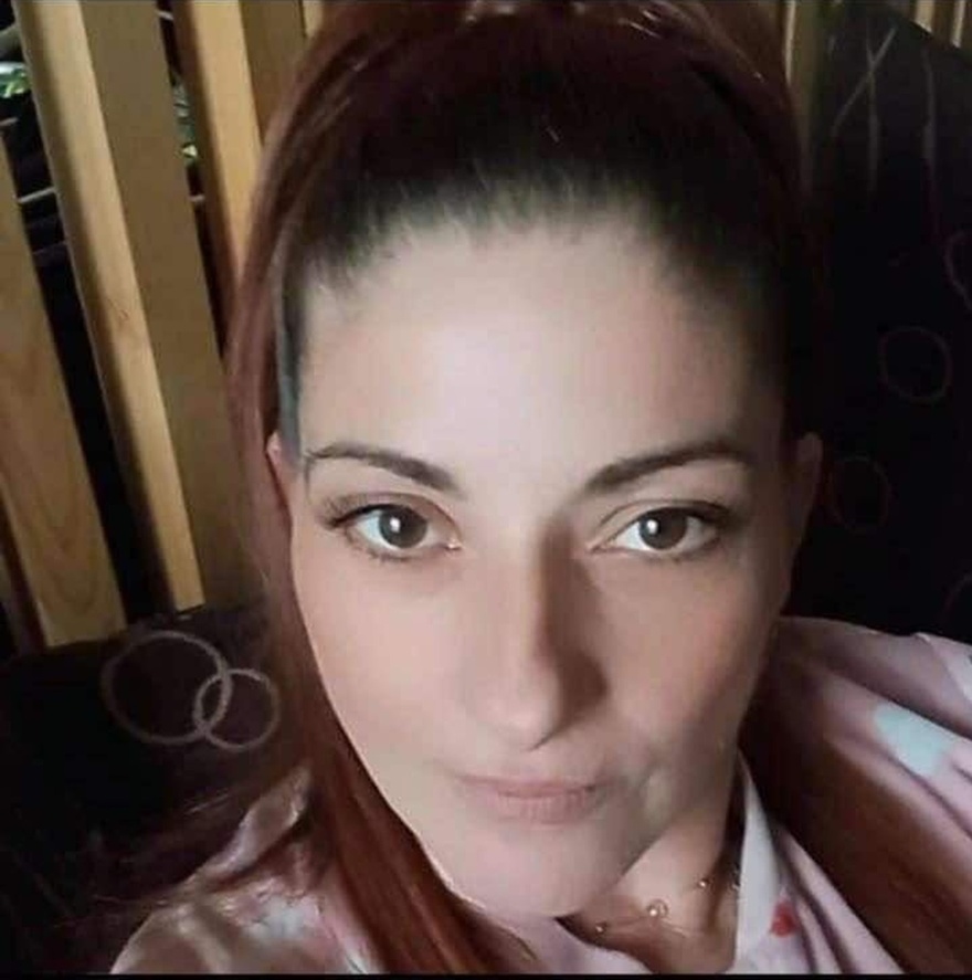 Auτή είναι η 43χρονη Δώρα που σκóτωσε σήμερα ο πρώην σύντροφος της στο Αγρίνιο