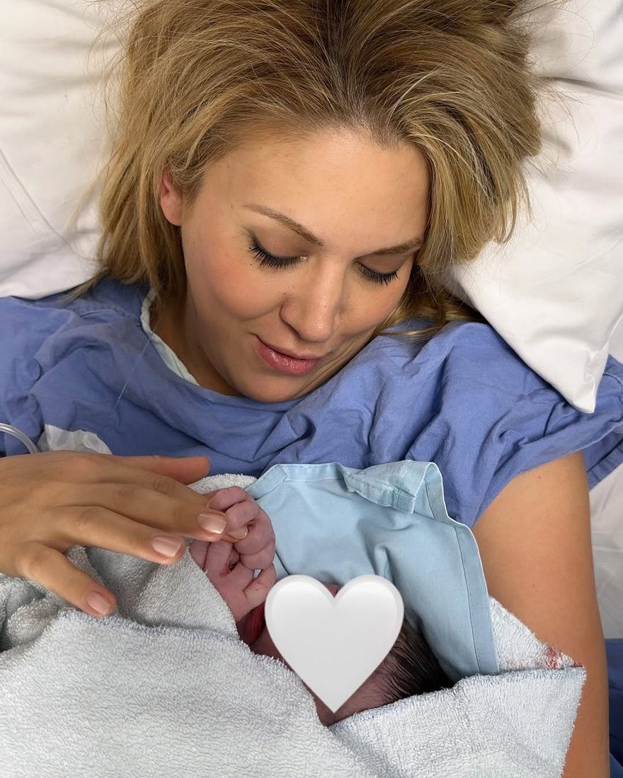 Η τρυφερή φωτογραφία της Φωτεινής Πετρογιάννη για τα πρώτα Χριστούγεννα με τον νεογέννητο γιο της