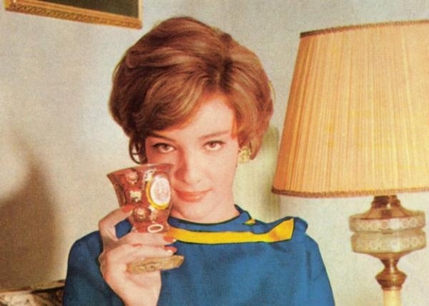 Μάρω Κοντού: Η «ψηλή» του σινεμά, ο πολυτελής γάμος με τον Ντίντη, το νυφικό Dior και η απιστία με τη Βουγιουκλάκη