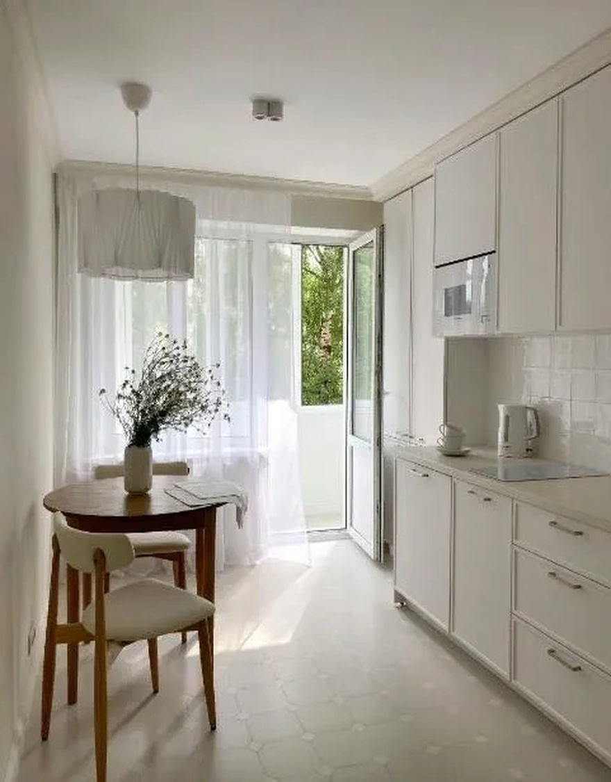 Ένας Άντρας Αγόρασε Ένα Διαμέρισμα Για Τη Μητέρα Του: Έκανε Μια Οικονομική, Αλλά Πολύ Στυλάτη Ανακαίνιση Με Τα Χέρια Του!