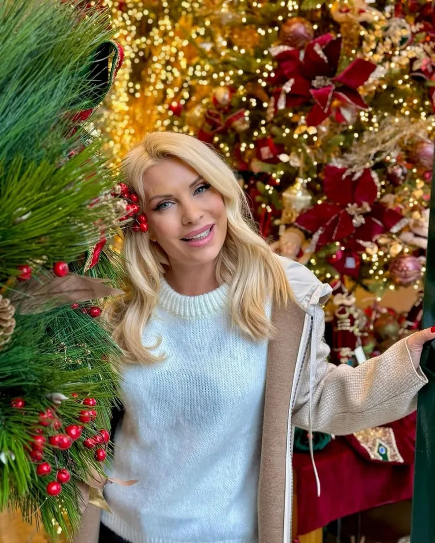 Λες και βλέπεις χριστουγεννιάτικο εμπορικό κέντρο: Σε Christmas Mood η Μενεγάκη, μας έδωσε την καλύτερη ιδέα για στολισμό