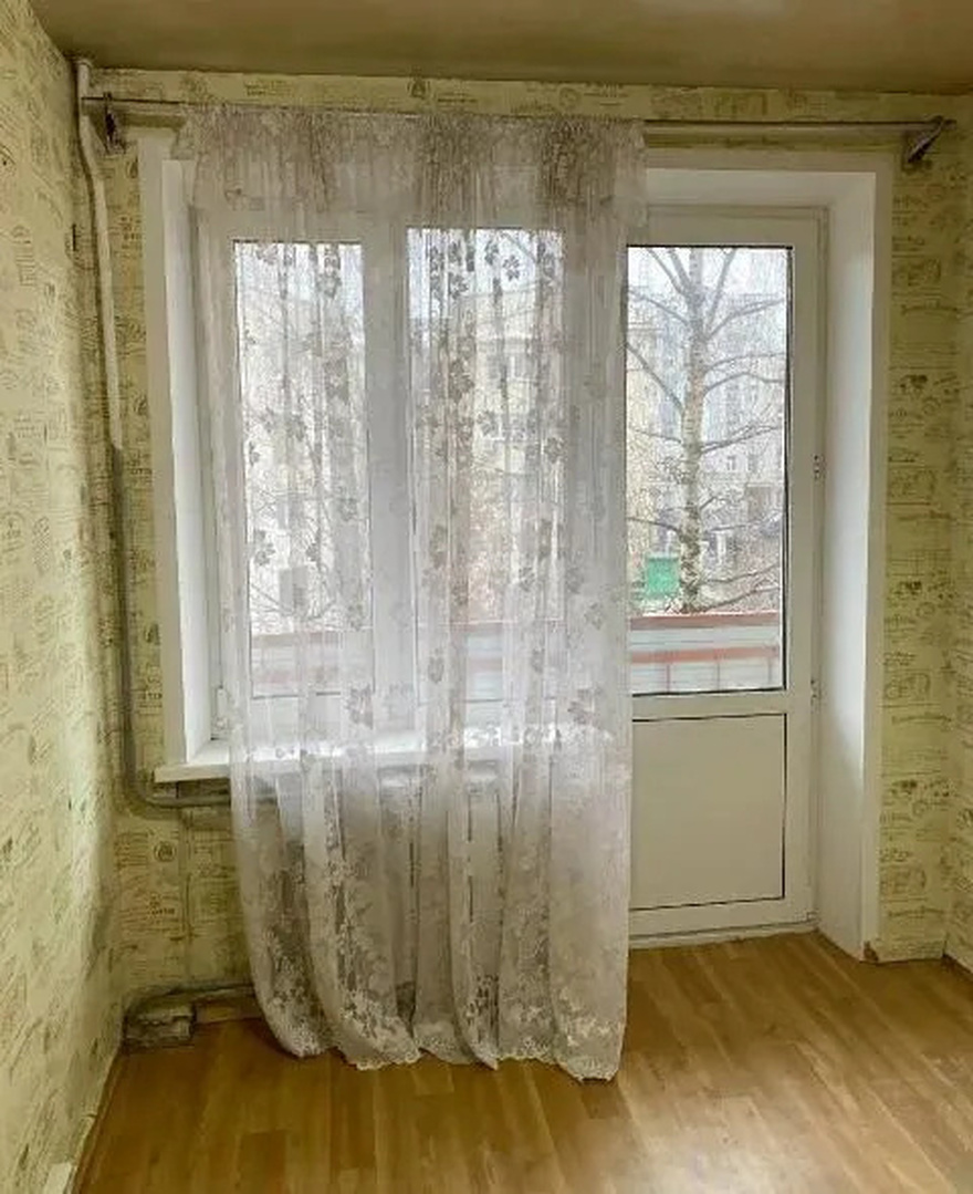 Ένας Άντρας Αγόρασε Ένα Διαμέρισμα Για Τη Μητέρα Του: Έκανε Μια Οικονομική, Αλλά Πολύ Στυλάτη Ανακαίνιση Με Τα Χέρια Του!