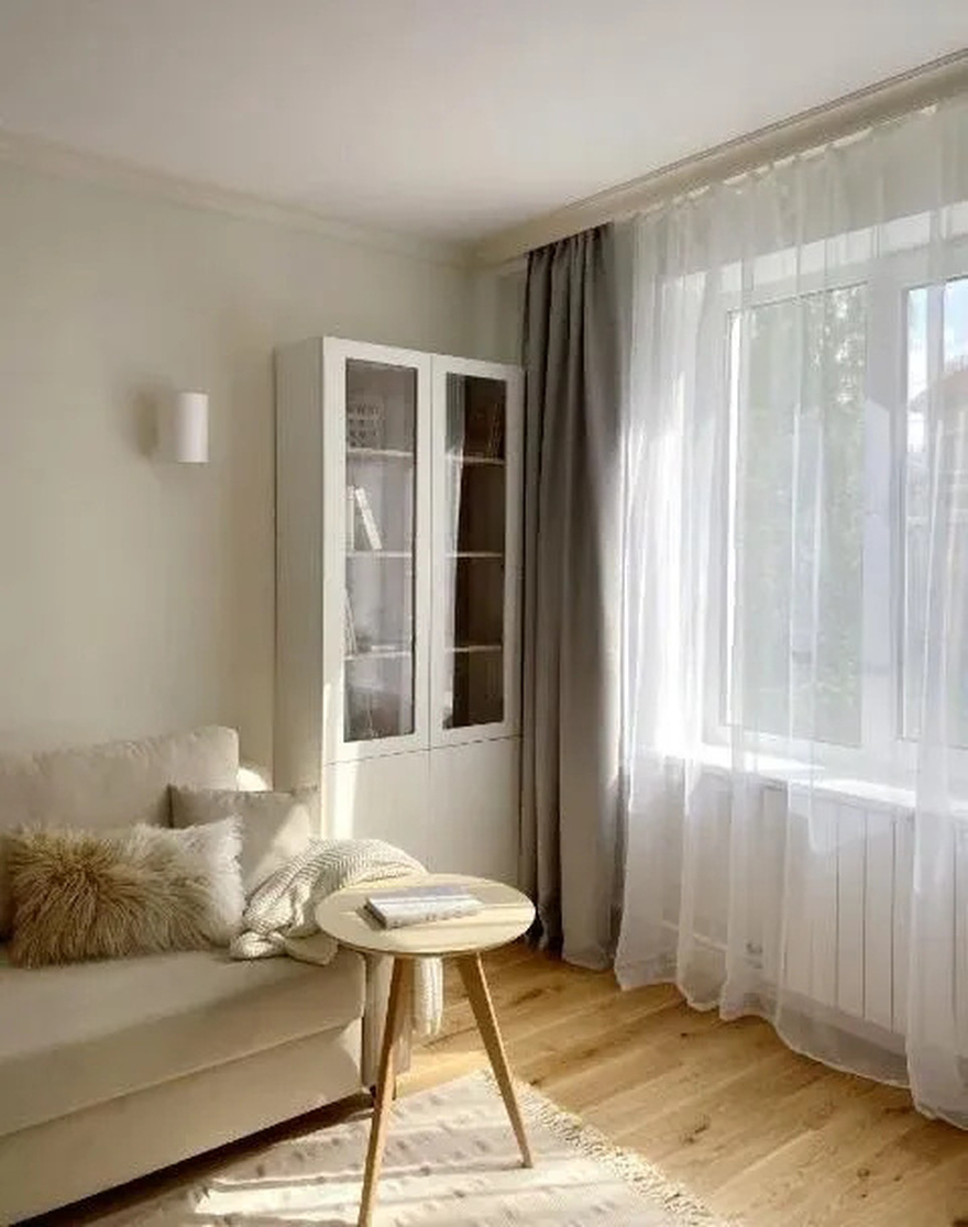 Ένας Άντρας Αγόρασε Ένα Διαμέρισμα Για Τη Μητέρα Του: Έκανε Μια Οικονομική, Αλλά Πολύ Στυλάτη Ανακαίνιση Με Τα Χέρια Του!