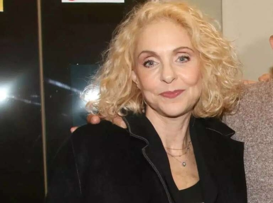 Ναταλία Τσαλίκη: Το μυστικό της συμβίωσης με τον Μπέζο, ο ανταγωνισμός μεταξύ τους, η κόρη ηθοποιός και η γνώμη για το MeToo