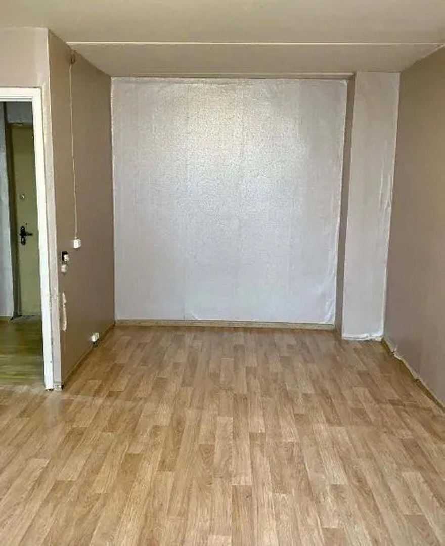 Ένας Άντρας Αγόρασε Ένα Διαμέρισμα Για Τη Μητέρα Του: Έκανε Μια Οικονομική, Αλλά Πολύ Στυλάτη Ανακαίνιση Με Τα Χέρια Του!