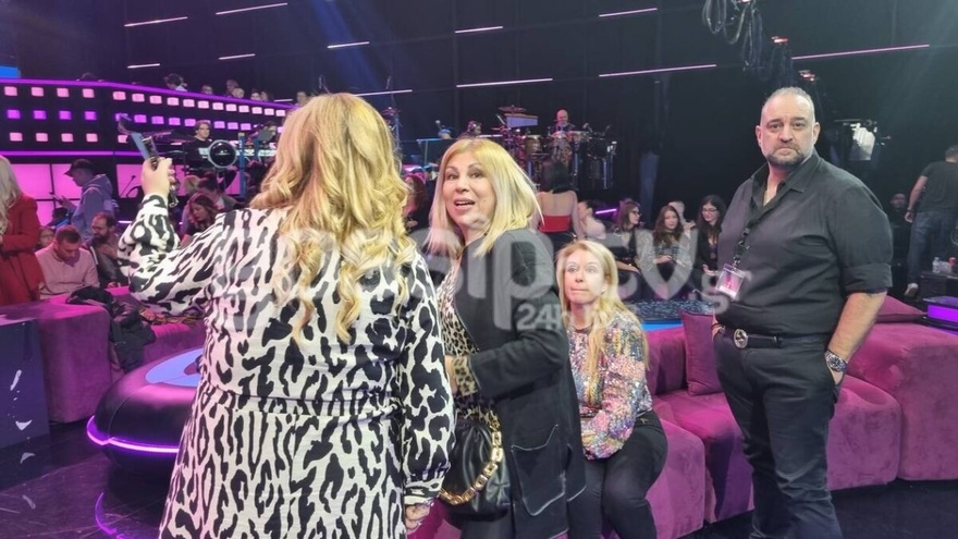 Σαν δυο σταγόνες νερό: Εντυπωσίασε με την ομορφιά της η άγνωστη αδερφή της Καίτης Γαρμπή Λιάνα