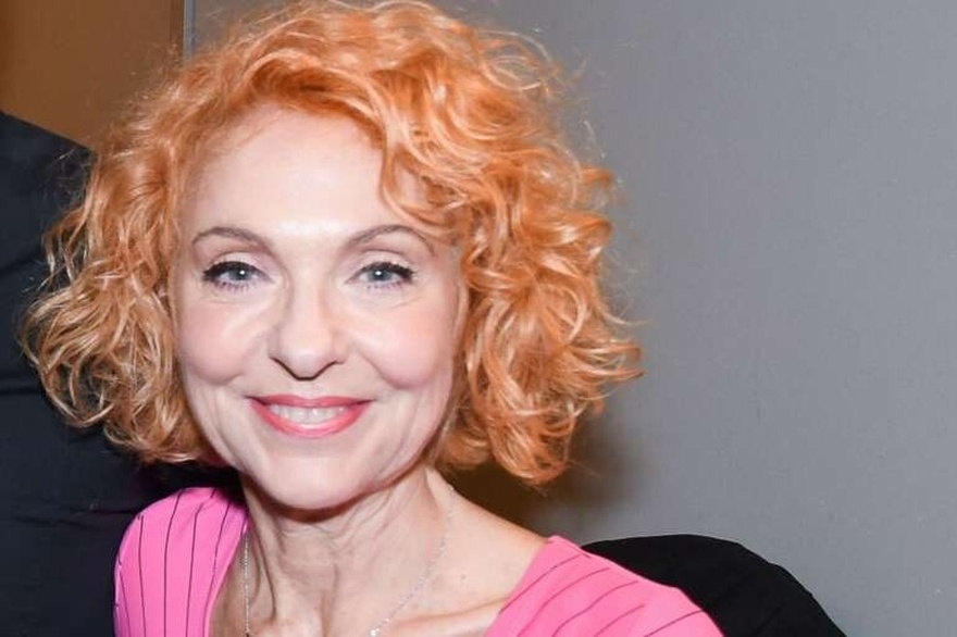 Ναταλία Τσαλίκη: Το μυστικό της συμβίωσης με τον Μπέζο, ο ανταγωνισμός μεταξύ τους, η κόρη ηθοποιός και η γνώμη για το MeToo