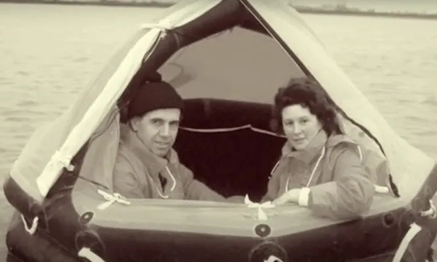 Το ζευγάρι ζούσε στον ωκεανό ανάμεσα σε καρχαρίες για σχεδόν 4 μήνες: Τι τους βοήθησε να δραπετεύσουν;