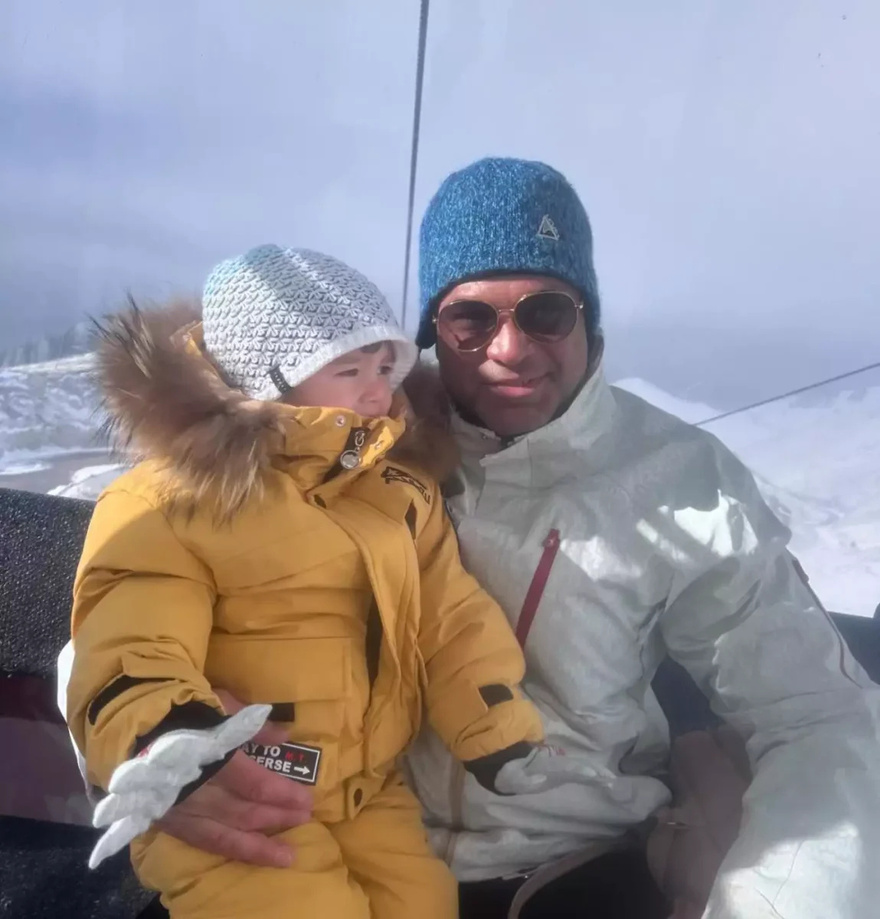 “Για να μάθουν τη φύση”: Οικογενειακή απόδραση του Κώστα Σόμμερ στον Παρνασσό, όλοι πρόσεξαν ένα πράγμα για την κορούλα του