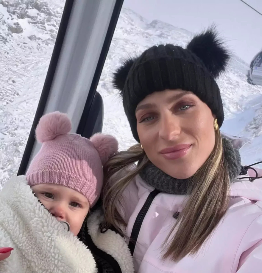 “Για να μάθουν τη φύση”: Οικογενειακή απόδραση του Κώστα Σόμμερ στον Παρνασσό, όλοι πρόσεξαν ένα πράγμα για την κορούλα του