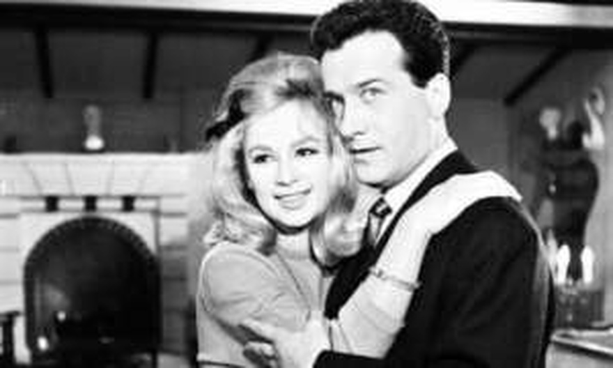 Αλέκος Αλεξανδράκης: Ο ζεν πρεμιέ του ελληνικού κινηματογράφου, οι 76 ταινίες, η ενασχόληση με την πολιτική και ο γάμος που έληξε νωρίς