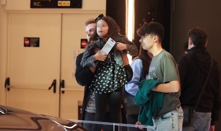 Κλωνοποίηση της μαμας: Έμιλυ Κολιανδρή–Χρήστος Λούλης ποζάρουν με τα παιδιά τους και όλοι σχολιάζουν το ίδιο πράγμα