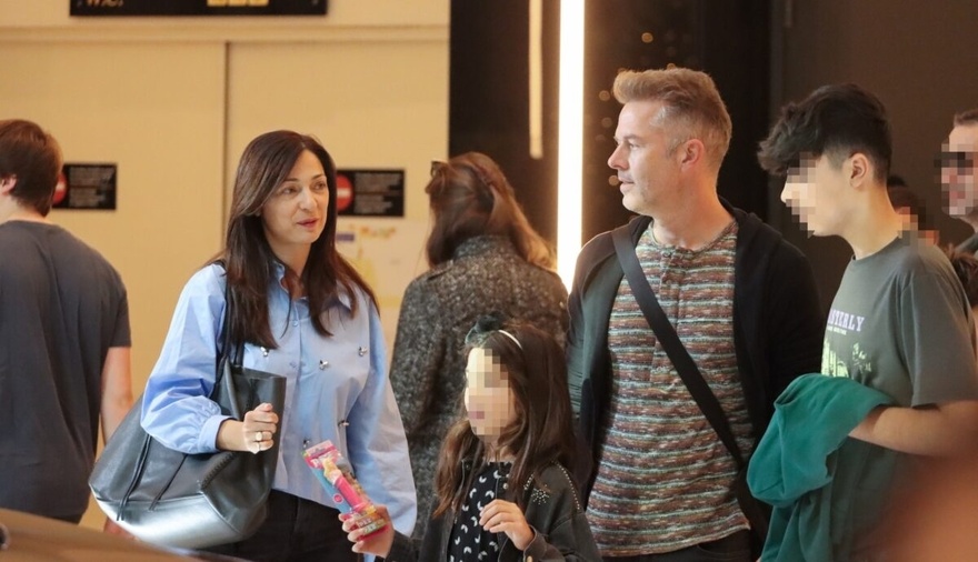 Κλωνοποίηση της μαμας: Έμιλυ Κολιανδρή–Χρήστος Λούλης ποζάρουν με τα παιδιά τους και όλοι σχολιάζουν το ίδιο πράγμα