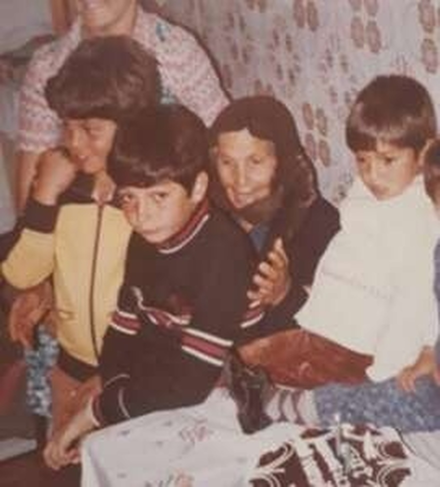 Γιαγιά από τη Κάλυμνο είναι 107 χρονών, έχει 50 εγγόνια, 87 δισέγγονα, 2 τρισέγγονα και παέι για ρεκόρ Γκίνες