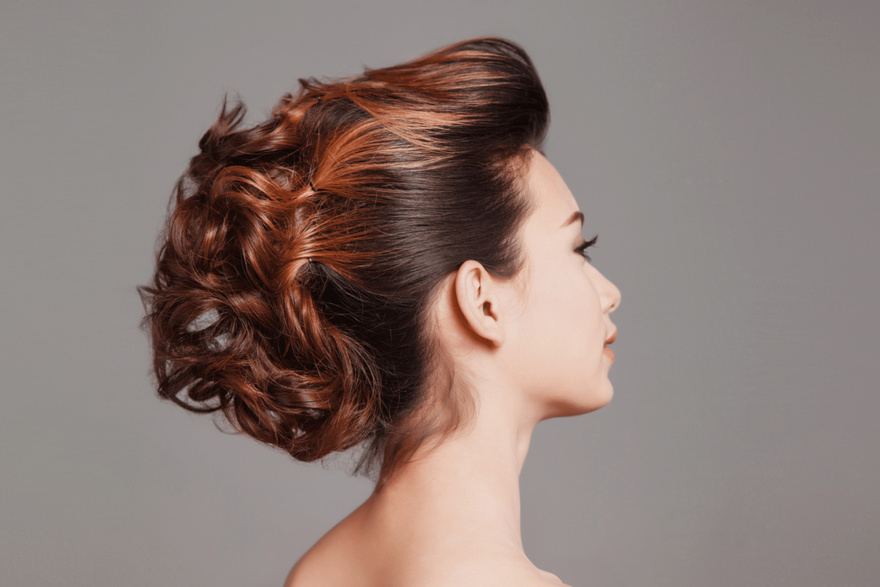 Πώς το κομμωτήριο ωφελεί την ψυχική μας υγεία: Η δύναμη των μαλλιών στην αλλαγή της διάθεσής μας