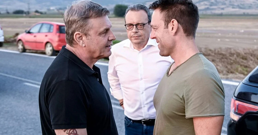 Τον κοίταζε στα μάτια και “έλιωνε” – Η χημεία του Κασσελάκη με τον Γκλέτσο δείχνει την αρχή μιας μεγάλης φιλίας