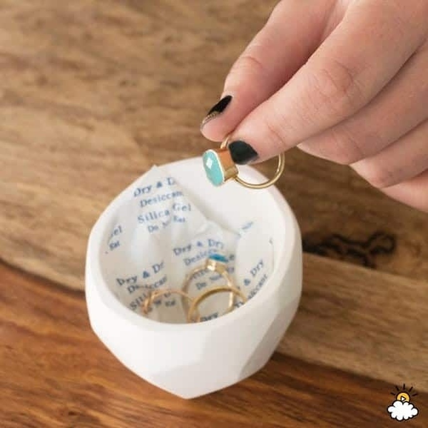 Μην πετάτε ποτέ αυτά τα μικρά σακουλάκια, περιέχουν σίλικα και είναι πολύ χρήσιμα στο σπίτι