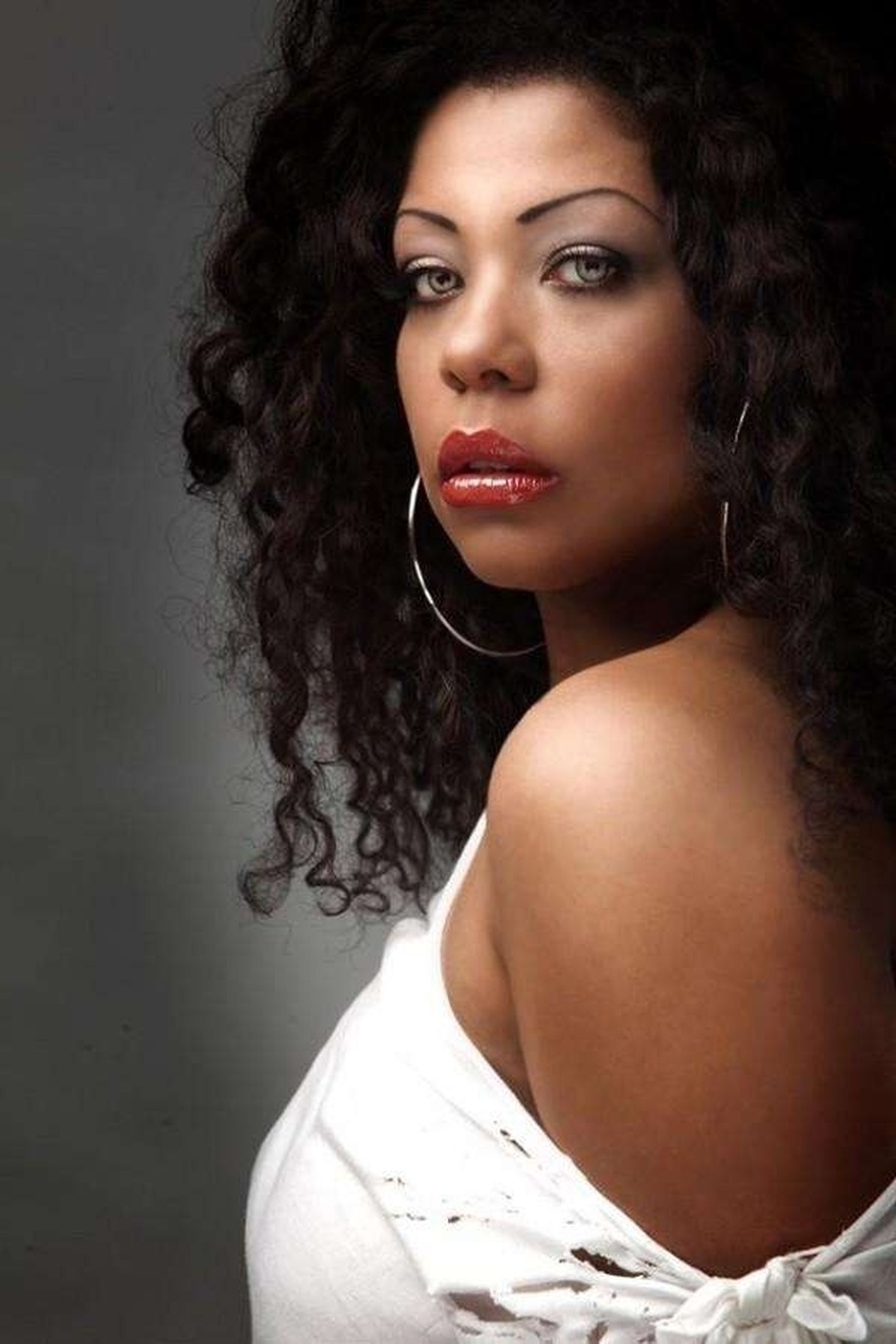 Μπο: Τα φτωχικά παιδικά χρόνια, ο λόγος που εγκατέλειψε το σχολείο, ο κρυφός γάμος και η οικονομική καταστροφή