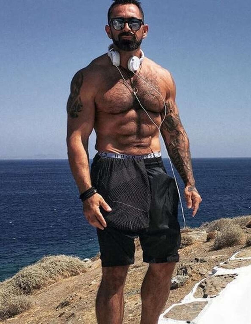 Μπο: Τα φτωχικά παιδικά χρόνια, ο λόγος που εγκατέλειψε το σχολείο, ο κρυφός γάμος και η οικονομική καταστροφή