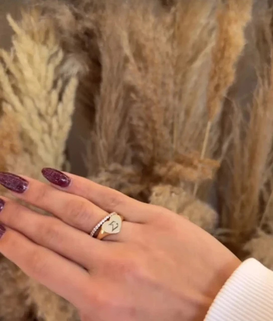 Λάμπει από ευτυχία η Μαριαλένα Ρουμελιώτη: Της έδωσε δαχτυλίδι ο Σάκης Κατσούλης μετά από 6 χρόνια σχέσης