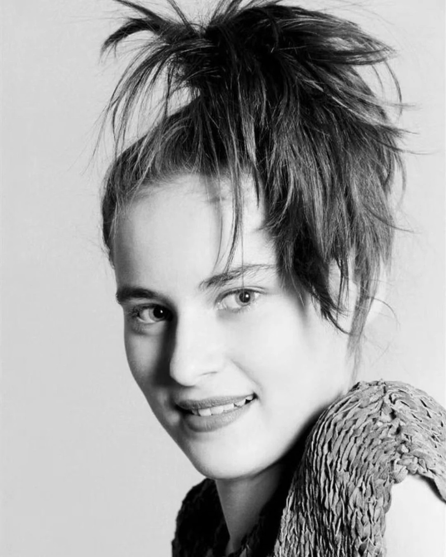 Αγνώριστη η πιο πασίγνωστη γυναίκα του κόσμου – Κυκλοφορήσαν φωτογραφίες όταν ήταν 30 χρονών