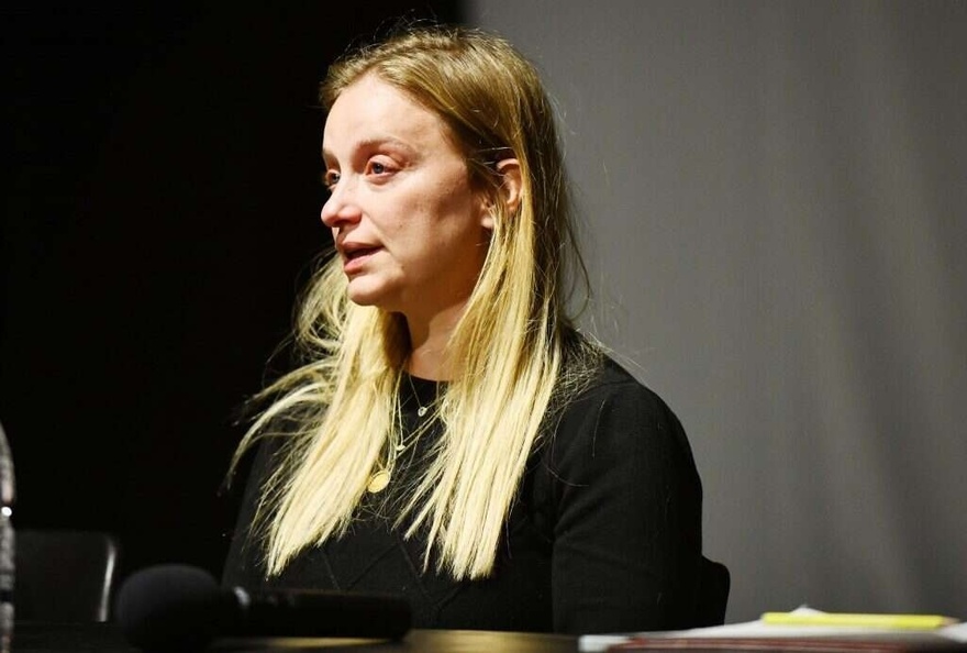 Λένα Δροσάκη: Το αγοροκόριτσο των παιδικών της χρόνων, η καταγγελία στον Φιλιππίδη, ο γάμος και το διαζύγιο-βόμβα με τον Μπουρδούμη