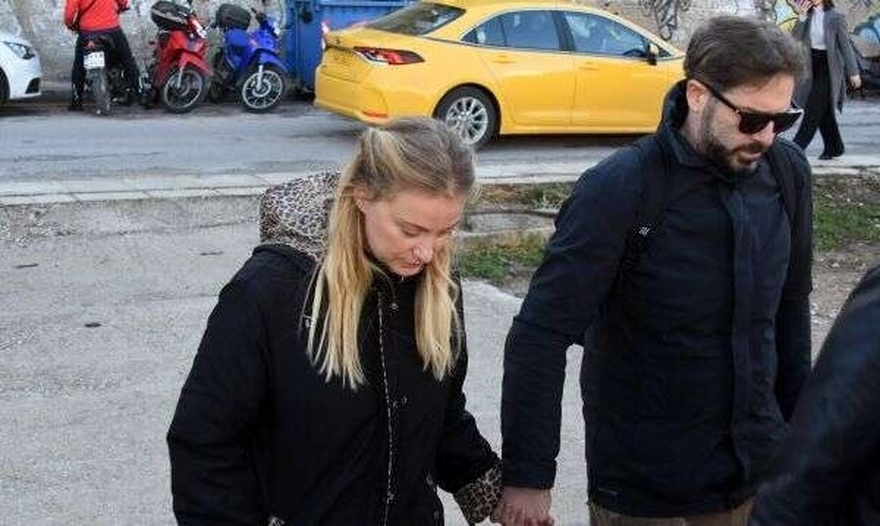 Λένα Δροσάκη: Το αγοροκόριτσο των παιδικών της χρόνων, η καταγγελία στον Φιλιππίδη, ο γάμος και το διαζύγιο-βόμβα με τον Μπουρδούμη