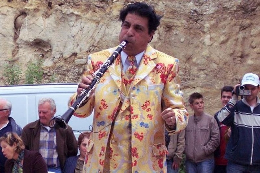 Τιμή τους και καμάρι τους και δεν το έκρυψαν ποτέ: 9 διάσημοι Έλληνες καλλιτέχνες που είναι τσιγγάνοι