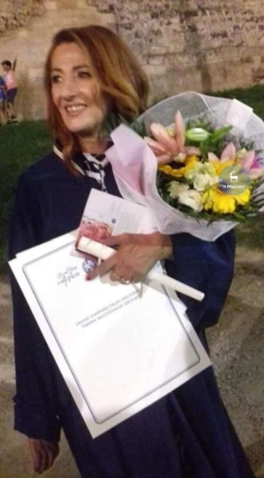 Φωτεινό παράδειγμα: Η Δήμητρα Δαμιανού έμεινε χήρα με ένα μωρό στα 21 της και πήρε πτυχίο στα 50 συγκινώντας τους πάντες