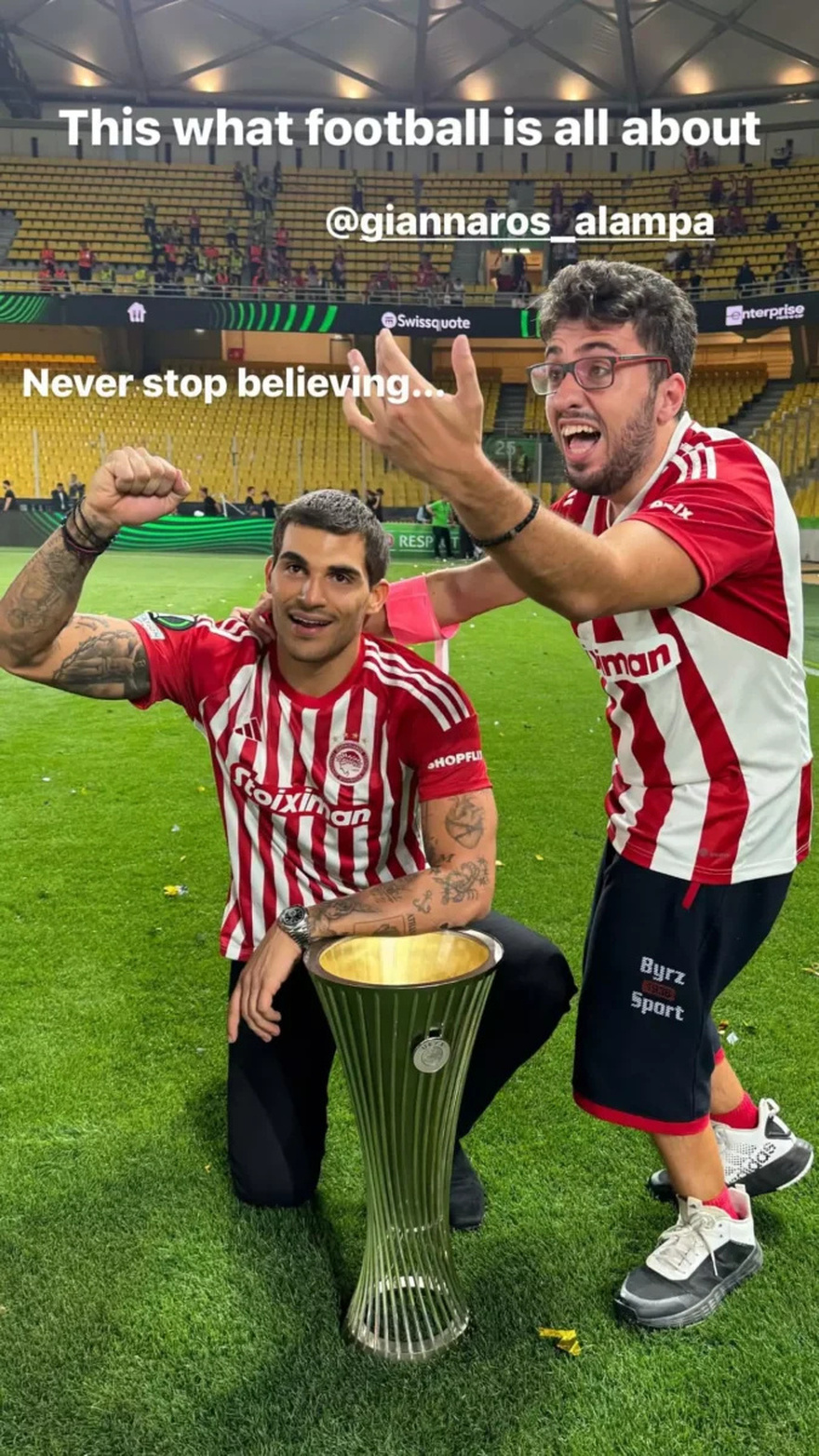 Περιζήτητος εργένης, πάντα στο πλευρό του: Αυτός είναι ο γιος του Μαρινάκη που πανηγύρισε δίπλα του