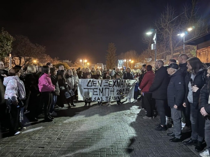 Τρεις άγγελοι στον ουρανό: Ρίγη συγκίνησης στη μνήμη των δίδυμων αδερφών και της ξαδέρφης τους που σκοτώθηκαν στα Τέμπη