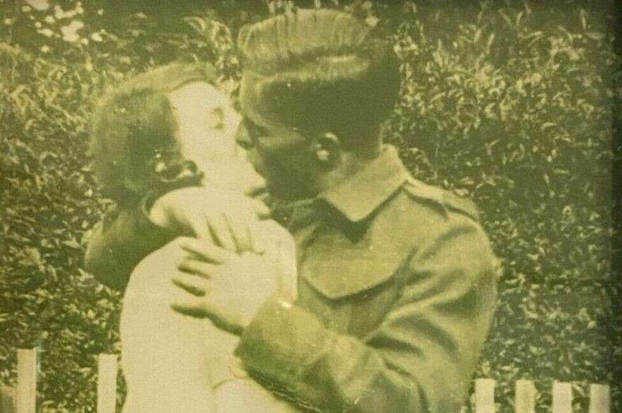 Ρεκόρ γκίνες αγάπης: Ζευγάρι 100 και 102 χρονών γιορτάζει 81 χρόνια γάμου και δηλώνει “δεν υπάρχει αφεντικό στη σχέση μας”