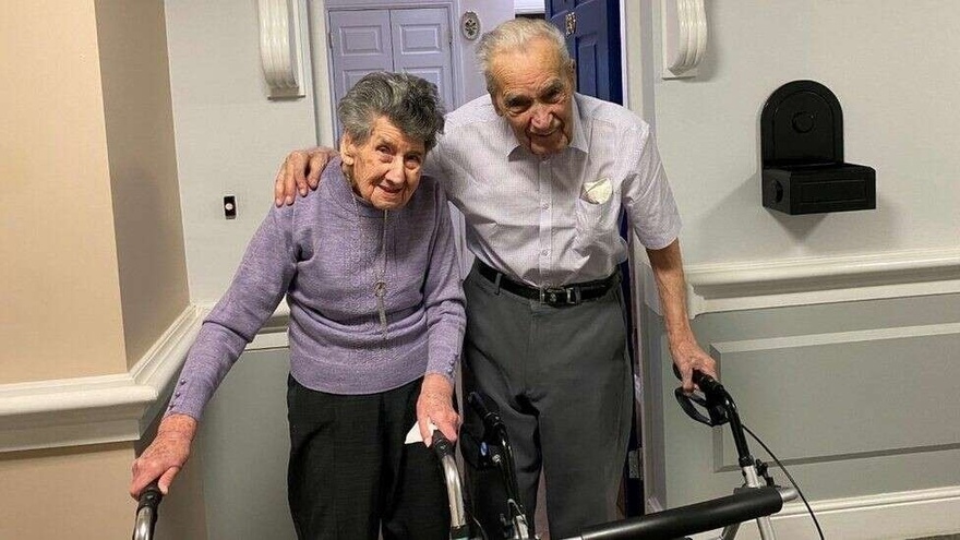 Ρεκόρ γκίνες αγάπης: Ζευγάρι 100 και 102 χρονών γιορτάζει 81 χρόνια γάμου και δηλώνει “δεν υπάρχει αφεντικό στη σχέση μας”