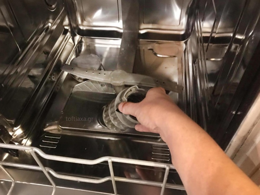 Ξίδι στο πλυντήριο πιάτων: Ο πιο γρήγορος και φθηνός τρόπος να καθαρίσεις το πλυντήριο πιάτων